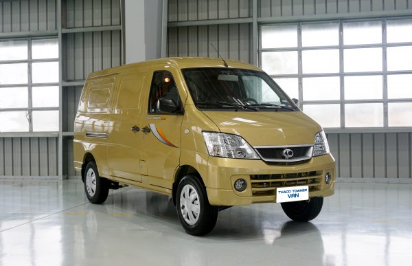 van màu vàng TOWNER VAN 2S /945KG/ CHẠY TRONG GIỜ CAO ĐIỂM
