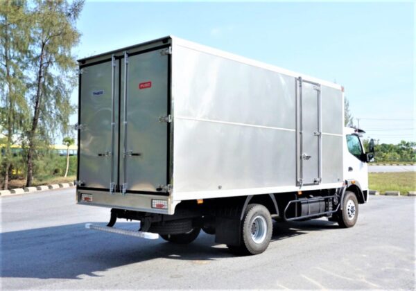 fuso-fa-140-thung-kin-2 FUSO FA 140 THÙNG KÍN | TẢI 6.6 TẤN