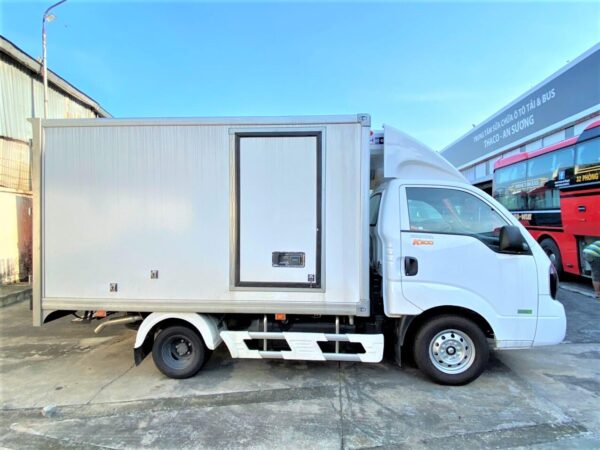 xe-tai-kia-k200-thung-dong-lanh-2 XE TẢI KIA K200 THÙNG ĐÔNG LẠNH, TẢI 1,49 TẤN