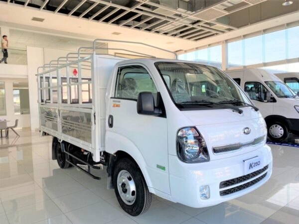 xe-tai-kia-k250-thung-mui-bat-2 XE TẢI KIA K250 THÙNG MUI BẠT | TẢI 2,49 TẤN